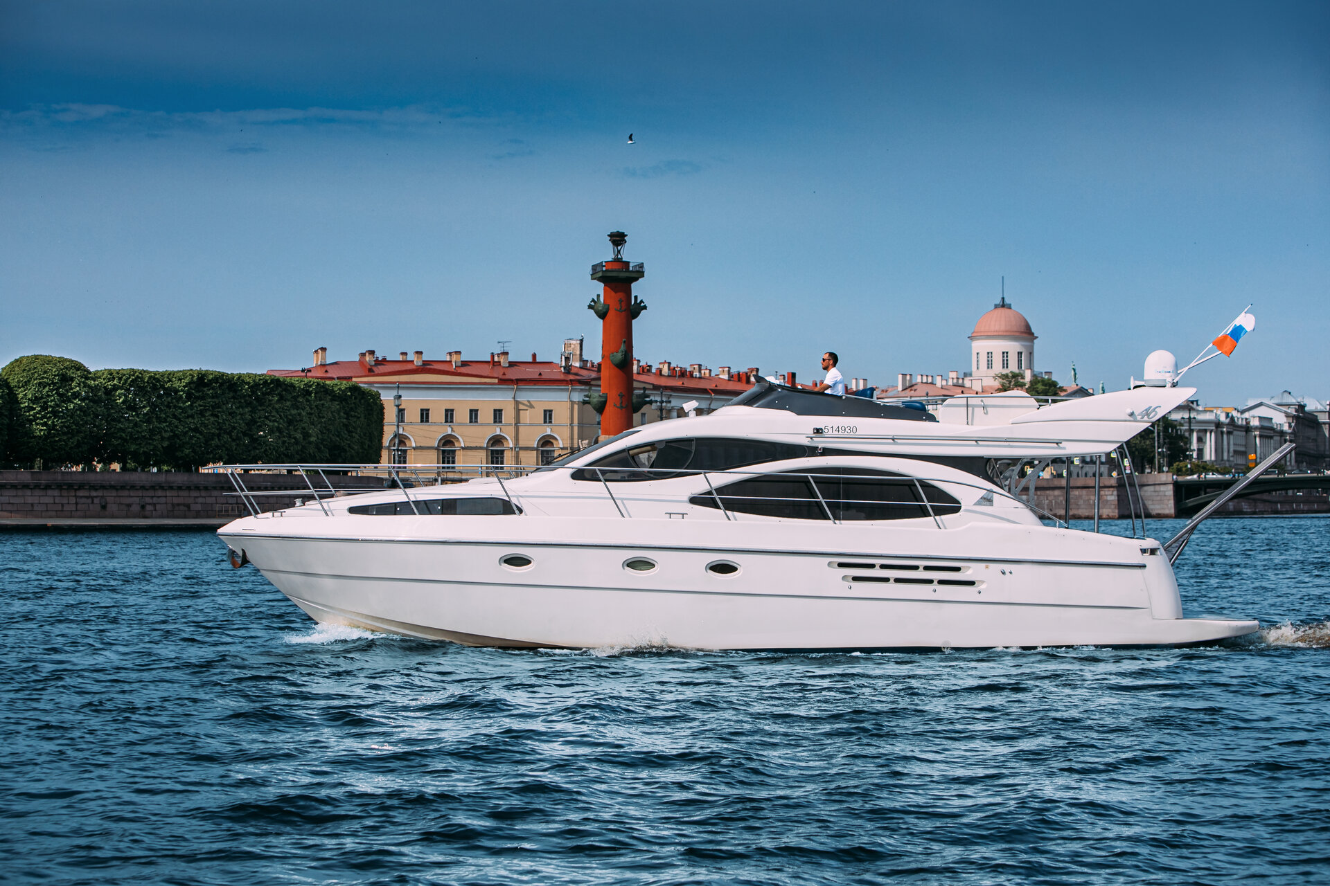 Аренда яхты Azimut 46 (итальянский стиль) в СПб