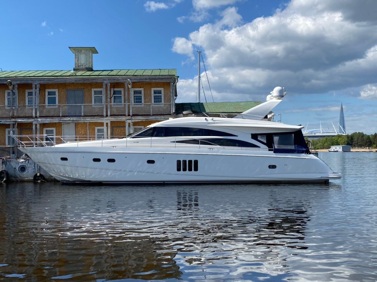Аренда яхты Princess 68 «Alina» (16 мест) в СПб