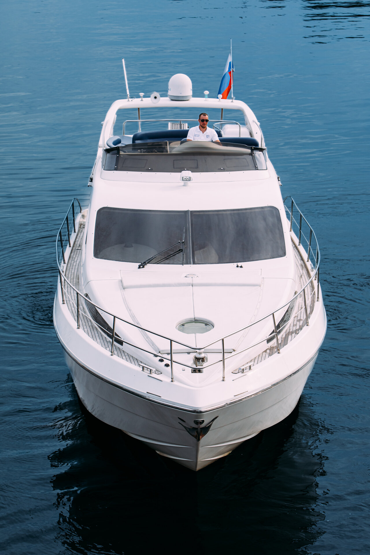 Аренда яхты Azimut 46 (итальянский стиль) в СПб