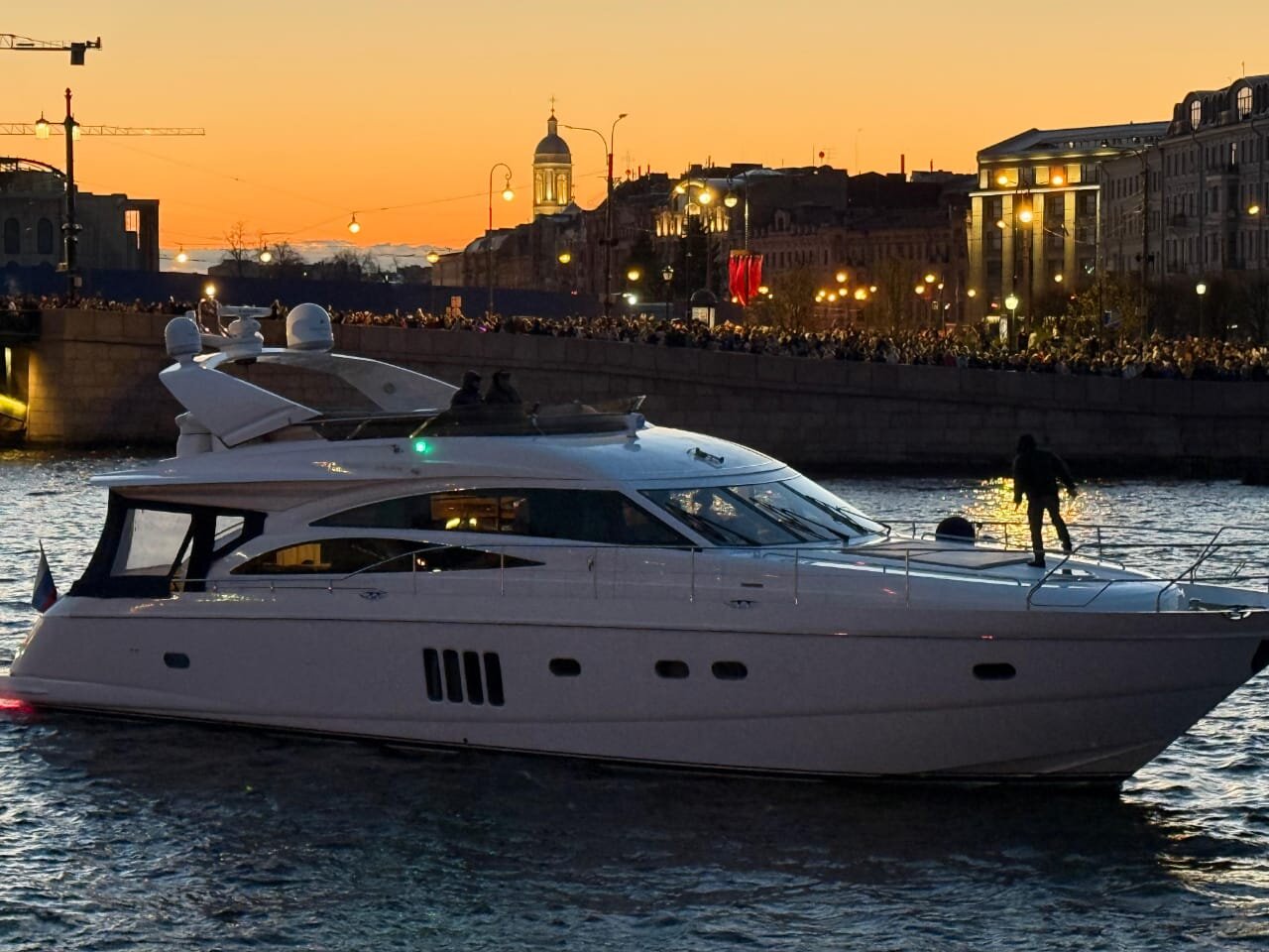 Аренда яхты Princess 68 «Alina» (16 мест) в СПб