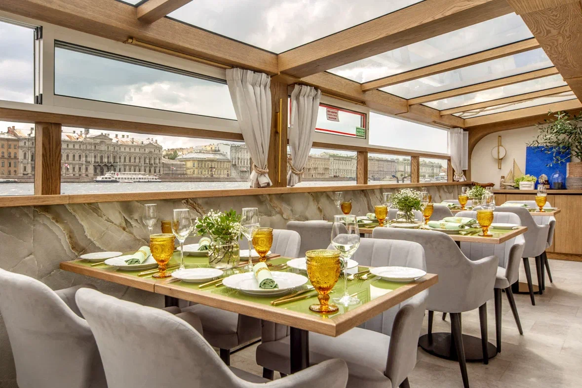 Теплоход Миконос