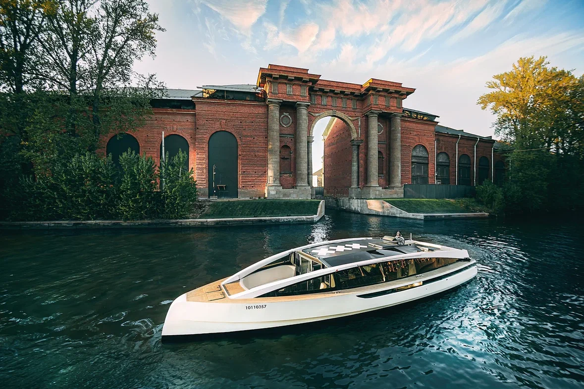 Яхта Амстердам