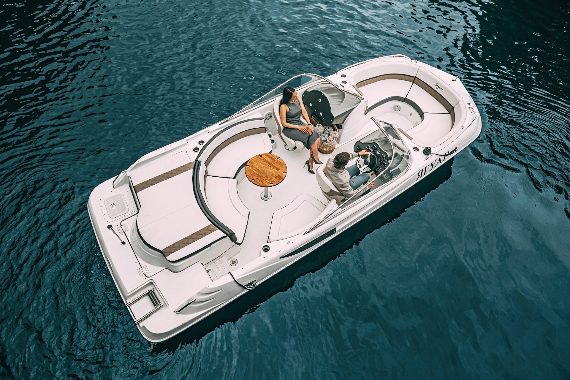 Катер Ягуар