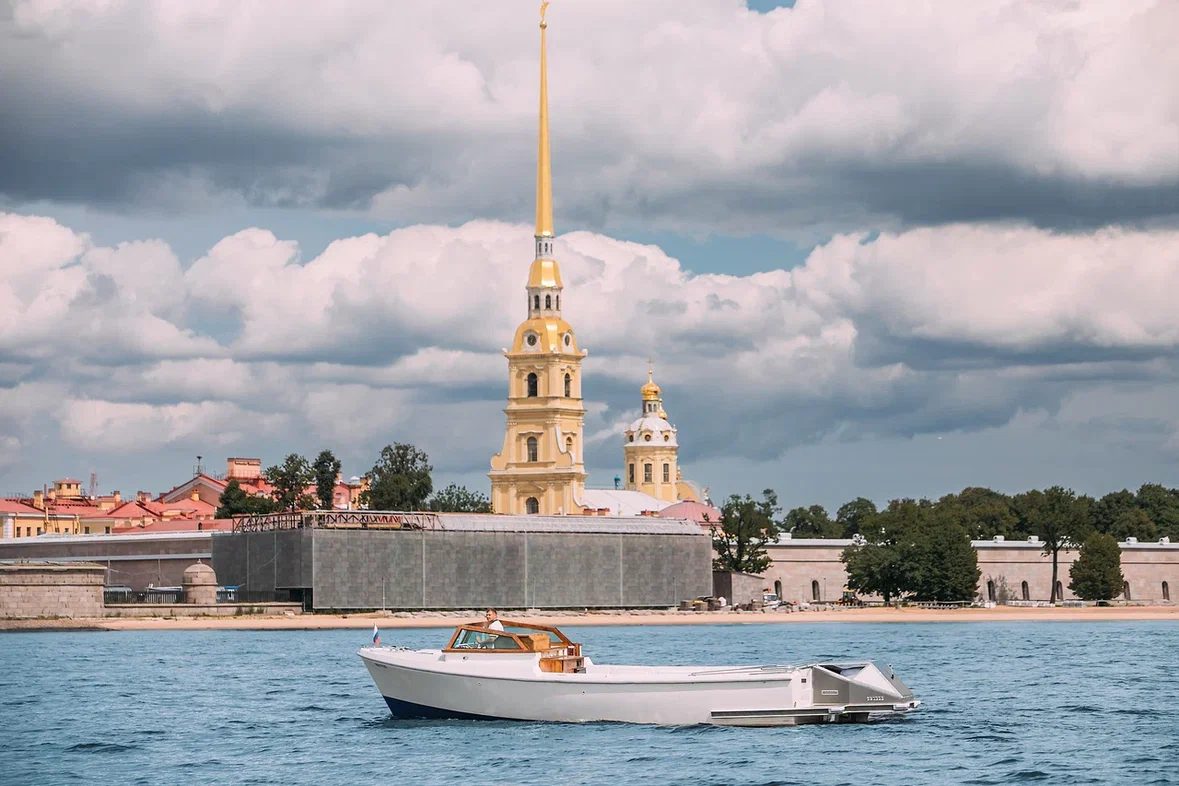 Катер Магеллан (просторный катер на 11 гостей)