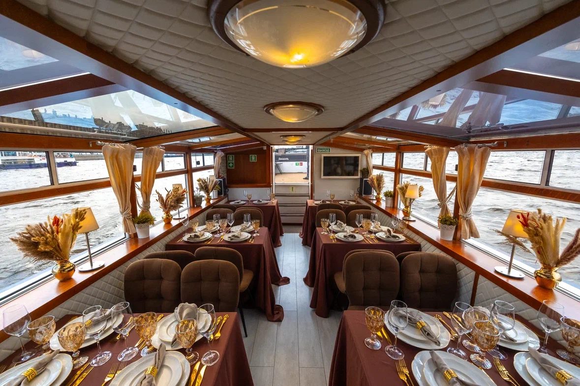 Теплоход Сиеста (для прогулок и мероприятий до 30 гостей)