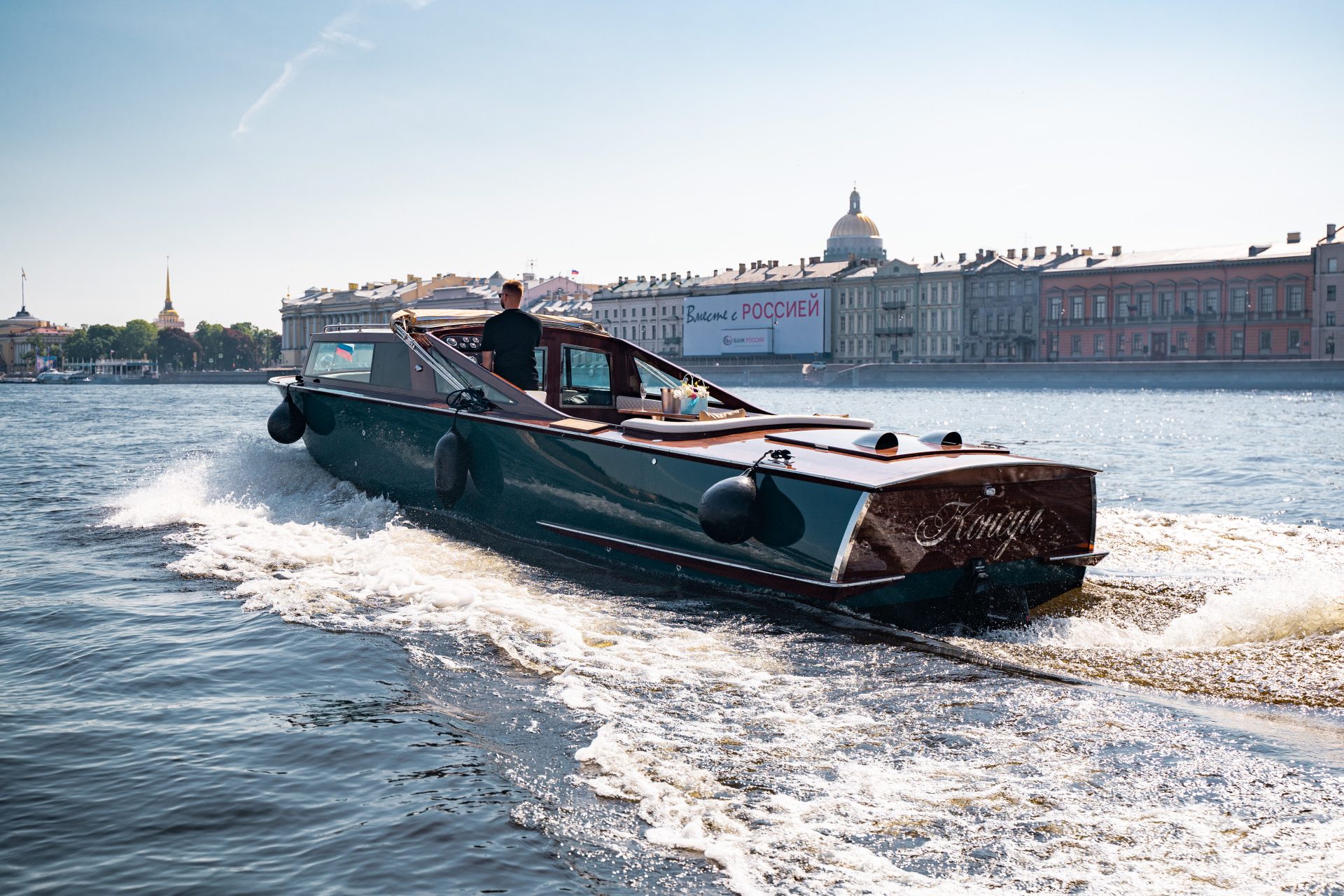 Катер Консул (венецианский катер с тёплым салоном)