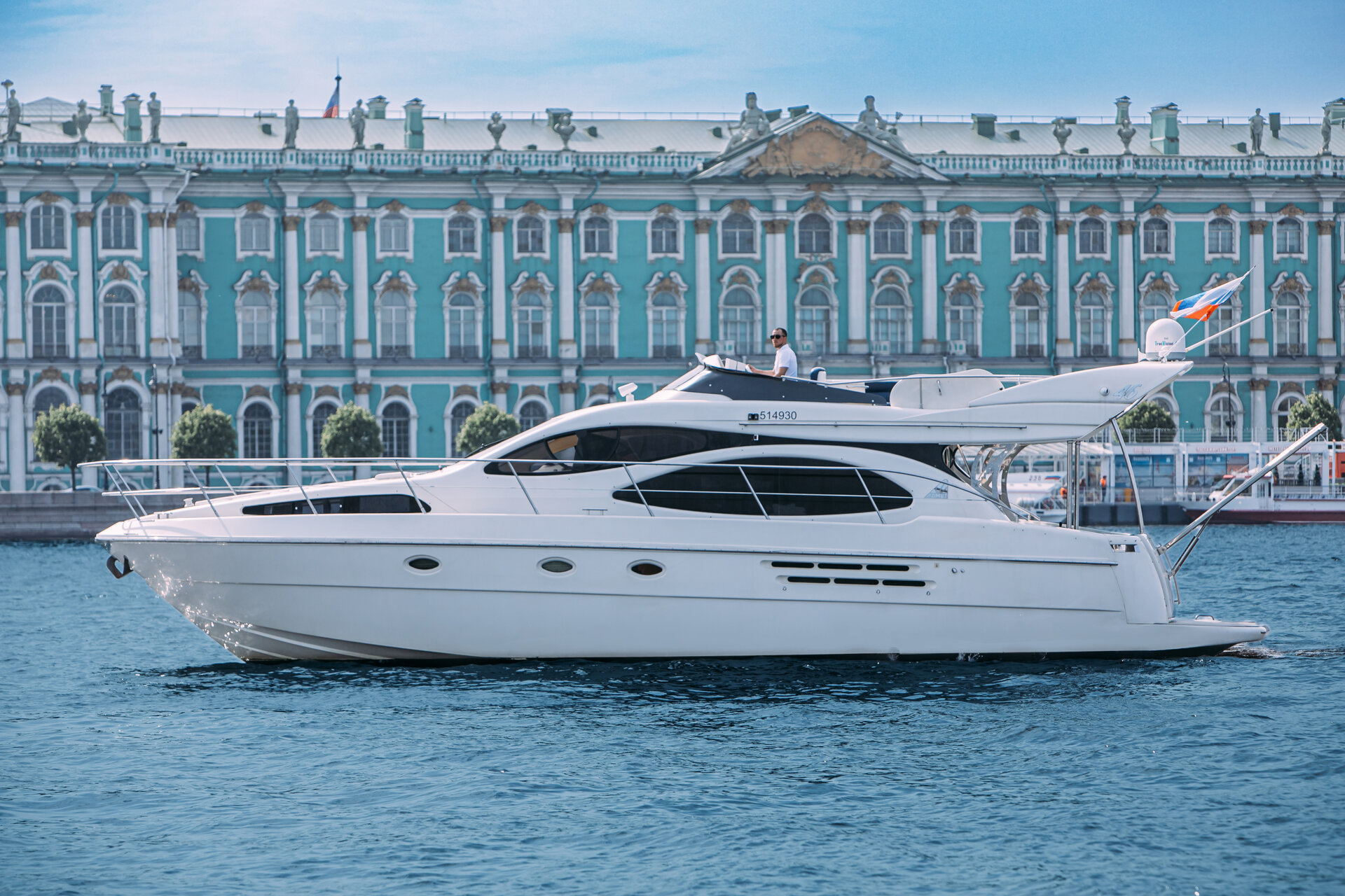 Аренда яхты Azimut 46 (итальянский стиль) в СПб