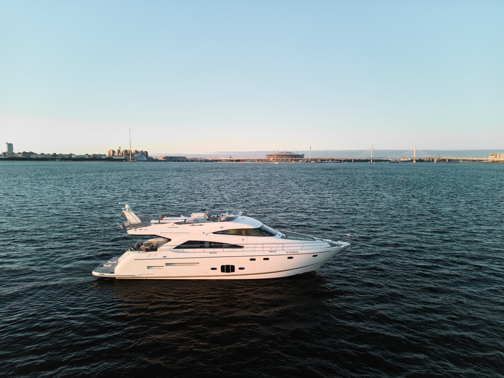 Аренда яхты Fairline 65 «Санглара» (Luxury Flight) в СПб