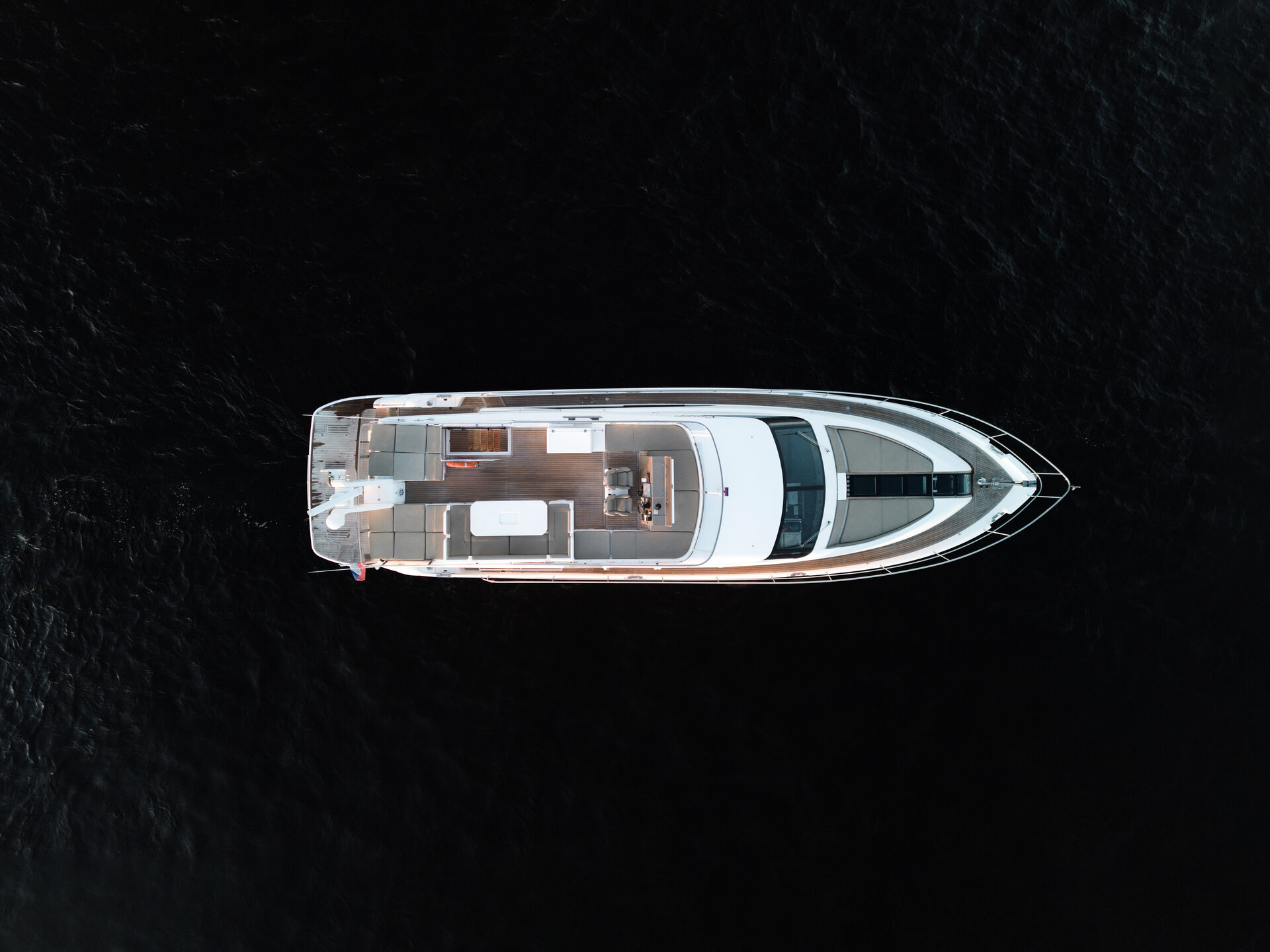 Аренда яхты Fairline 65 «Санглара» (Luxury Flight) в СПб