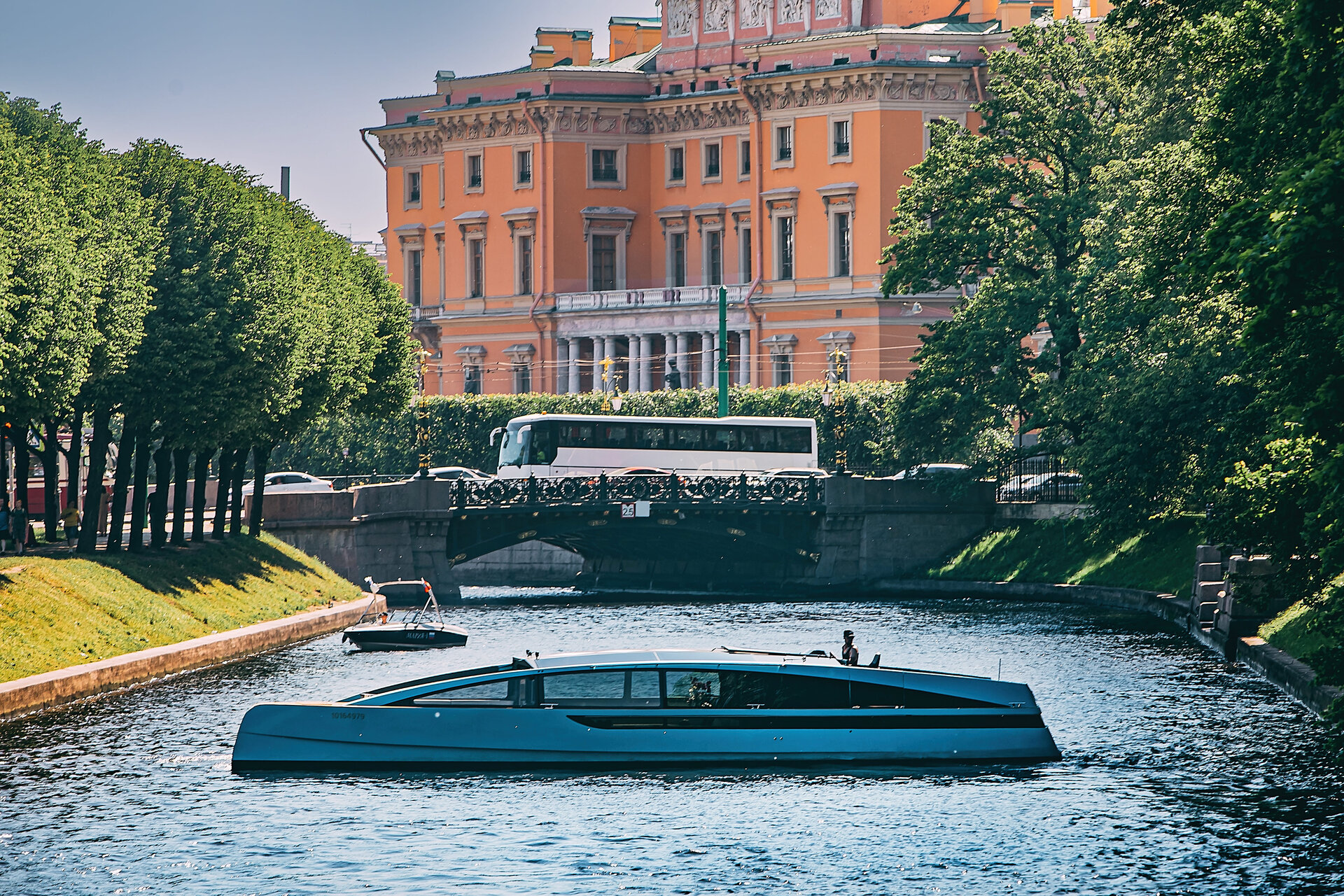 Аренда яхты Monaco (дизайнерская Urban Yacht в центре) в СПб