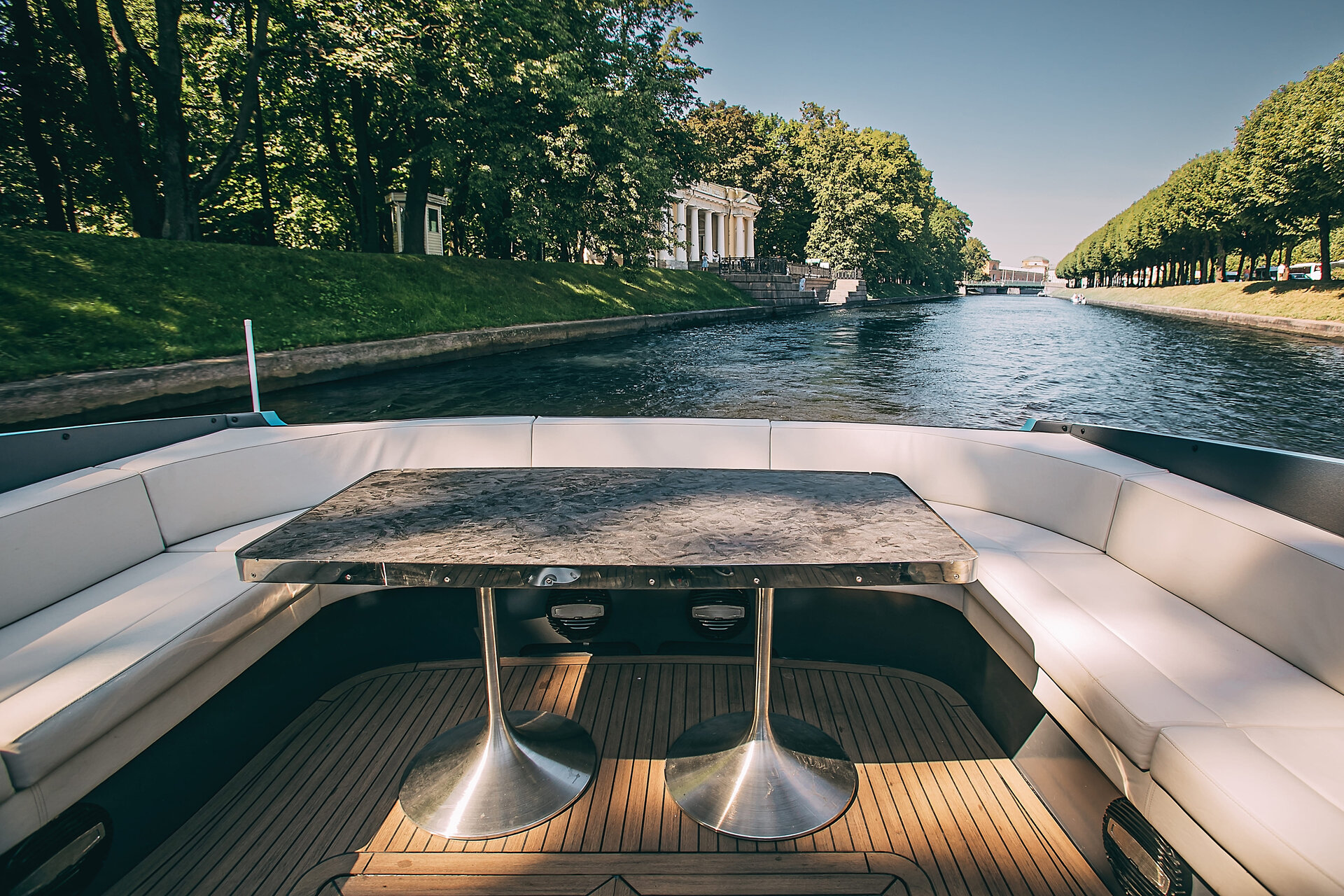 Аренда яхты Monaco (дизайнерская Urban Yacht в центре) в СПб