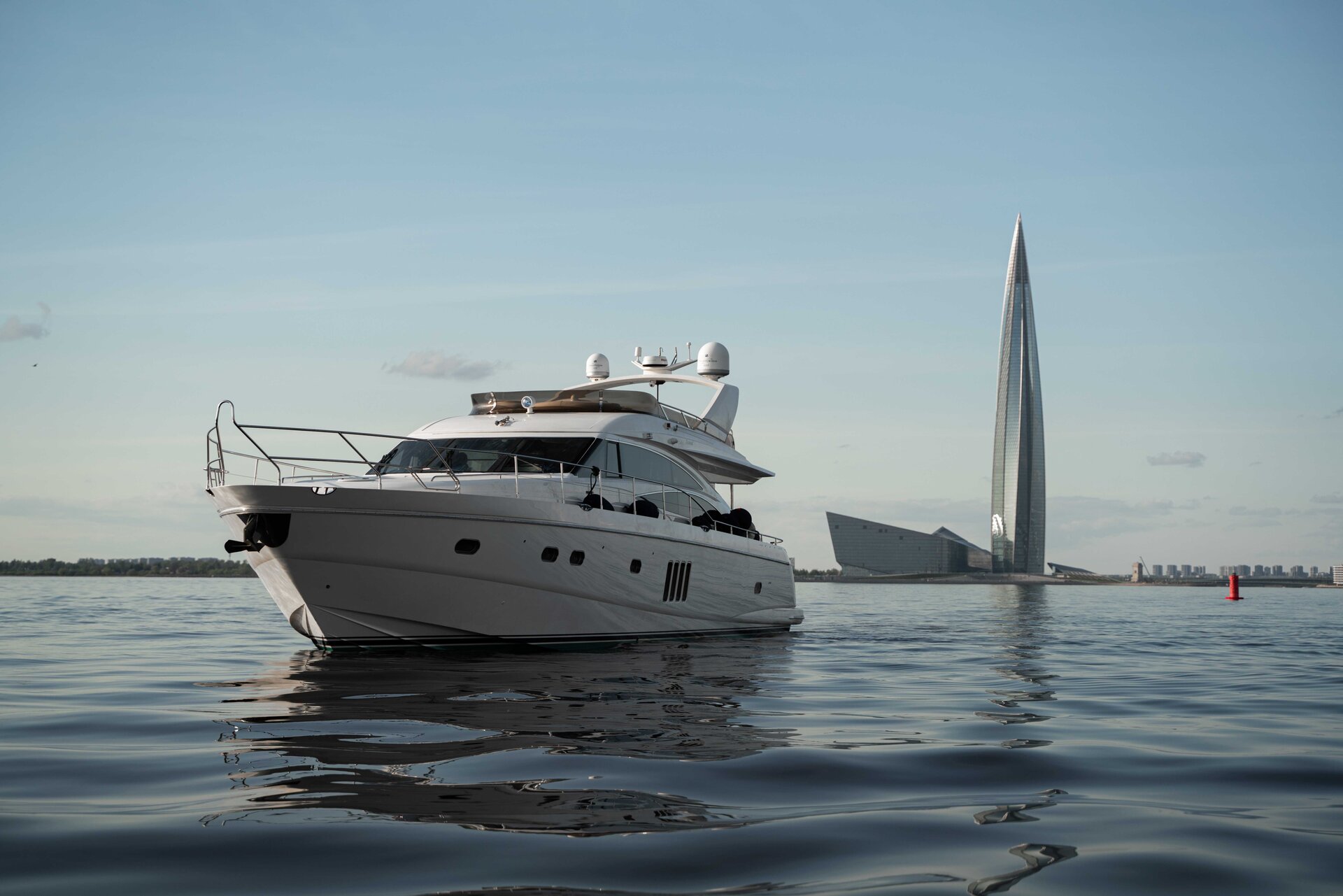 Аренда яхты Princess 68 «Alina» (16 мест) в СПб