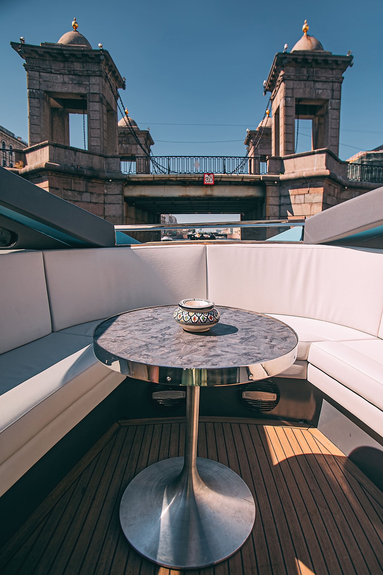 Аренда яхты Monaco (дизайнерская Urban Yacht в центре) в СПб