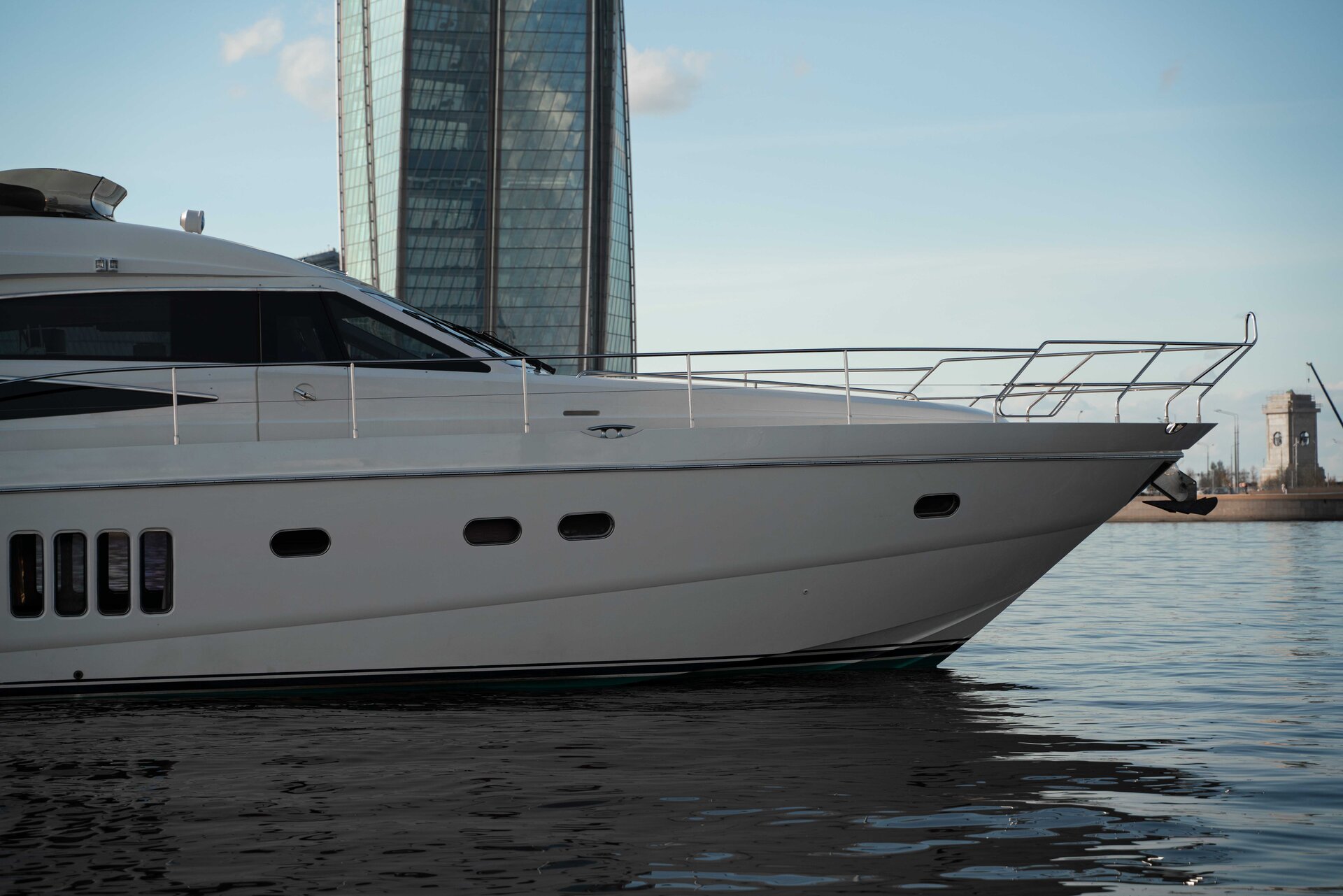 Аренда яхты Princess 68 «Alina» (16 мест) в СПб