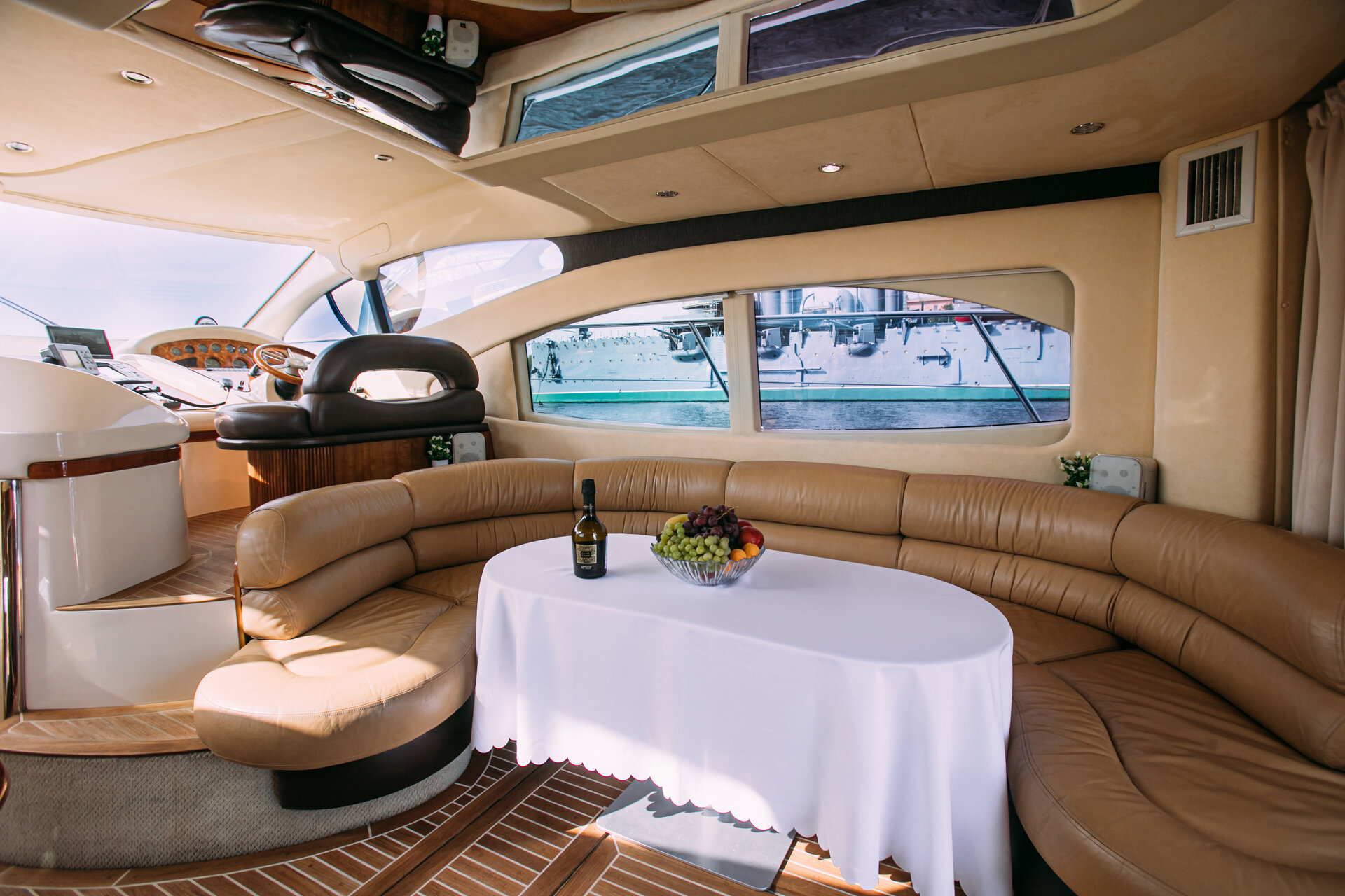 Аренда яхты Azimut 46 (итальянский стиль) в СПб