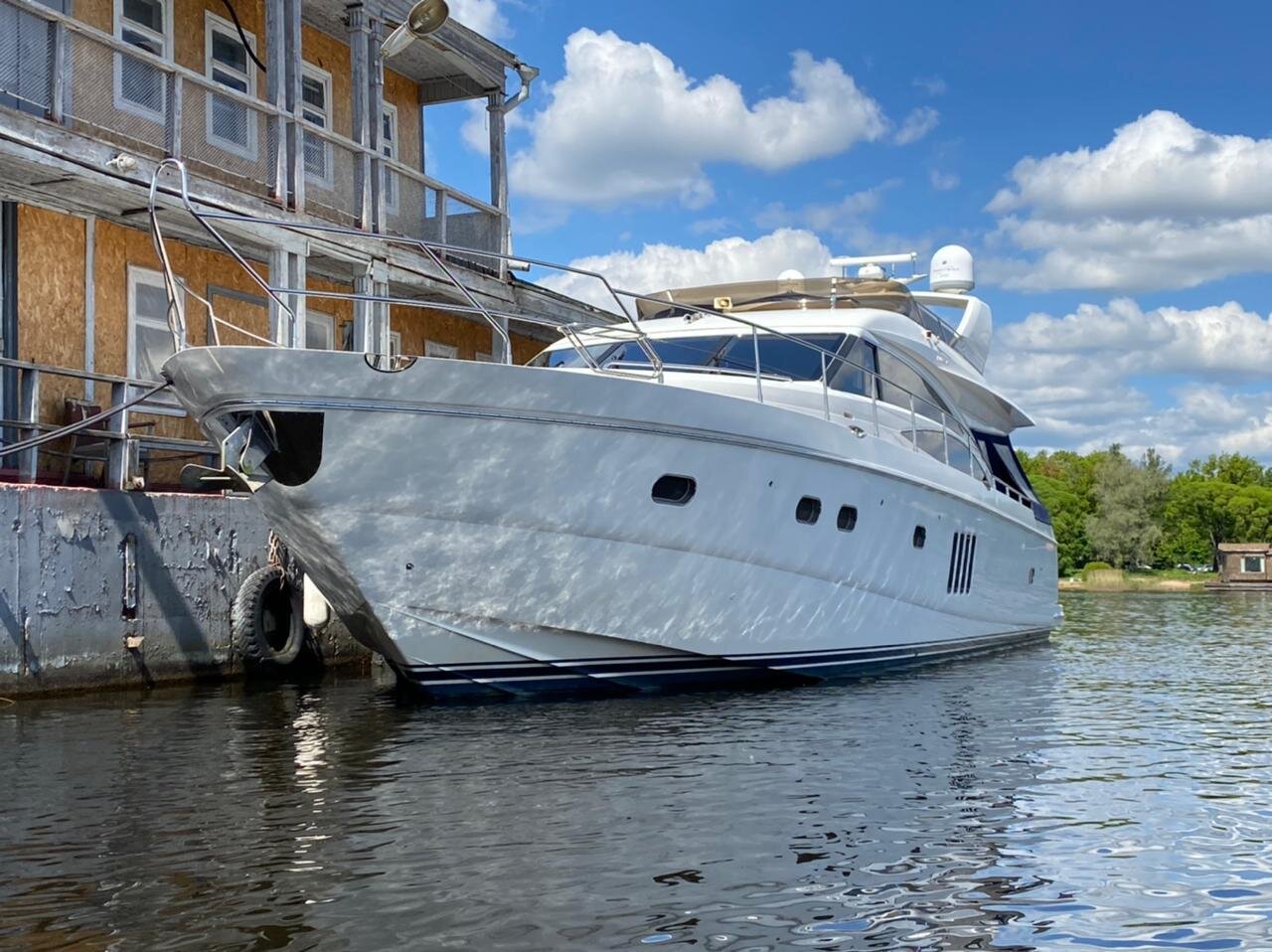 Аренда яхты Princess 68 «Alina» (16 мест) в СПб
