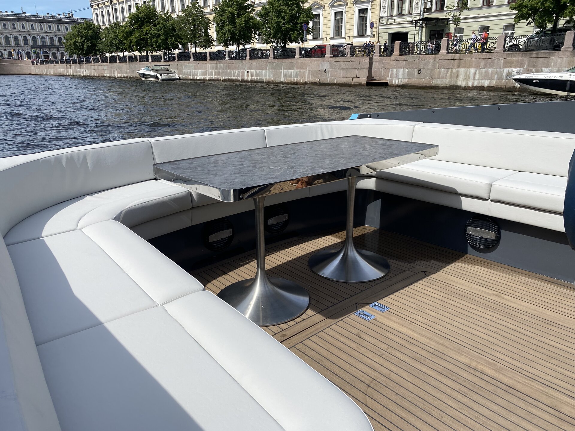 Аренда яхты Monaco (дизайнерская Urban Yacht в центре) в СПб