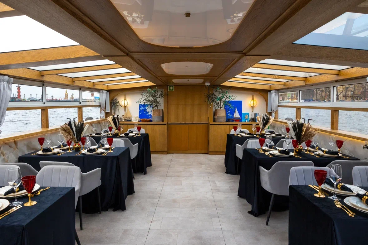 Теплоход Миконос