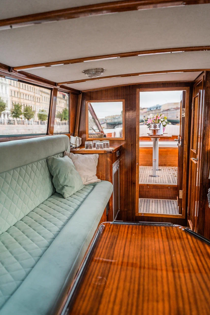 Катер Версаль