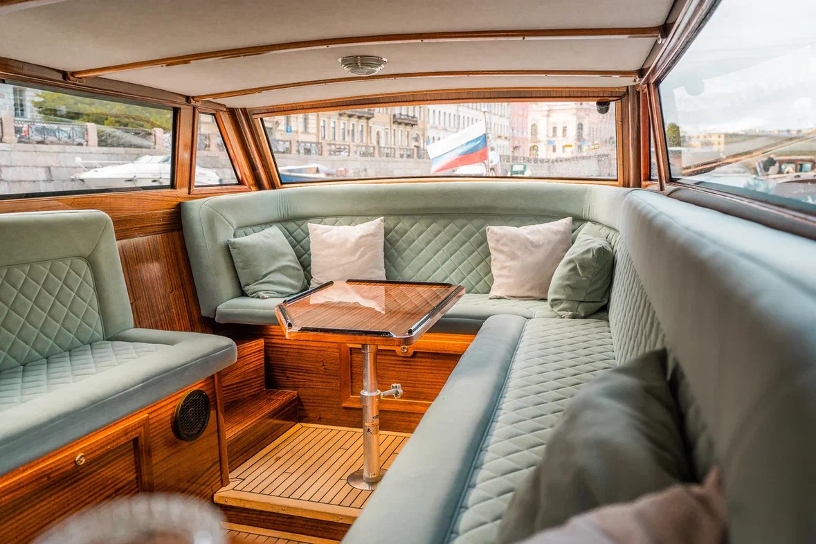 Катер Версаль