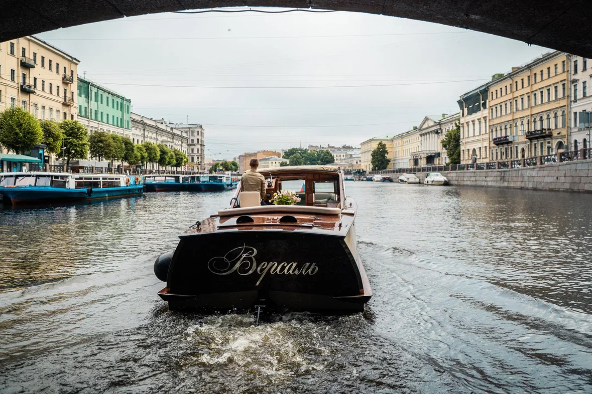 Катер Версаль