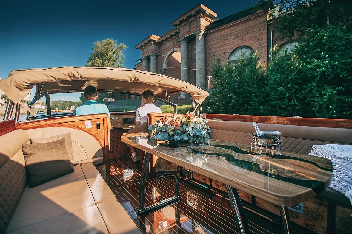 Катер Модена (аренда на Фонтанке)