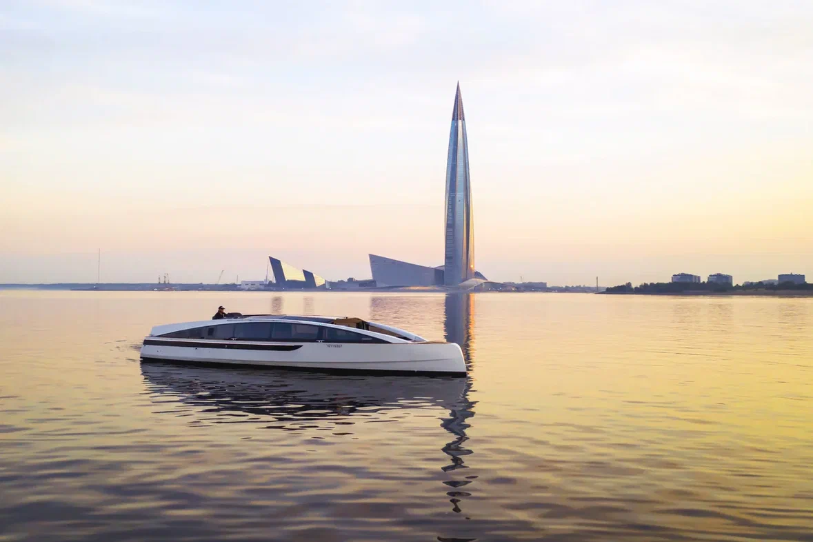 Яхта Амстердам (классика в СПб)