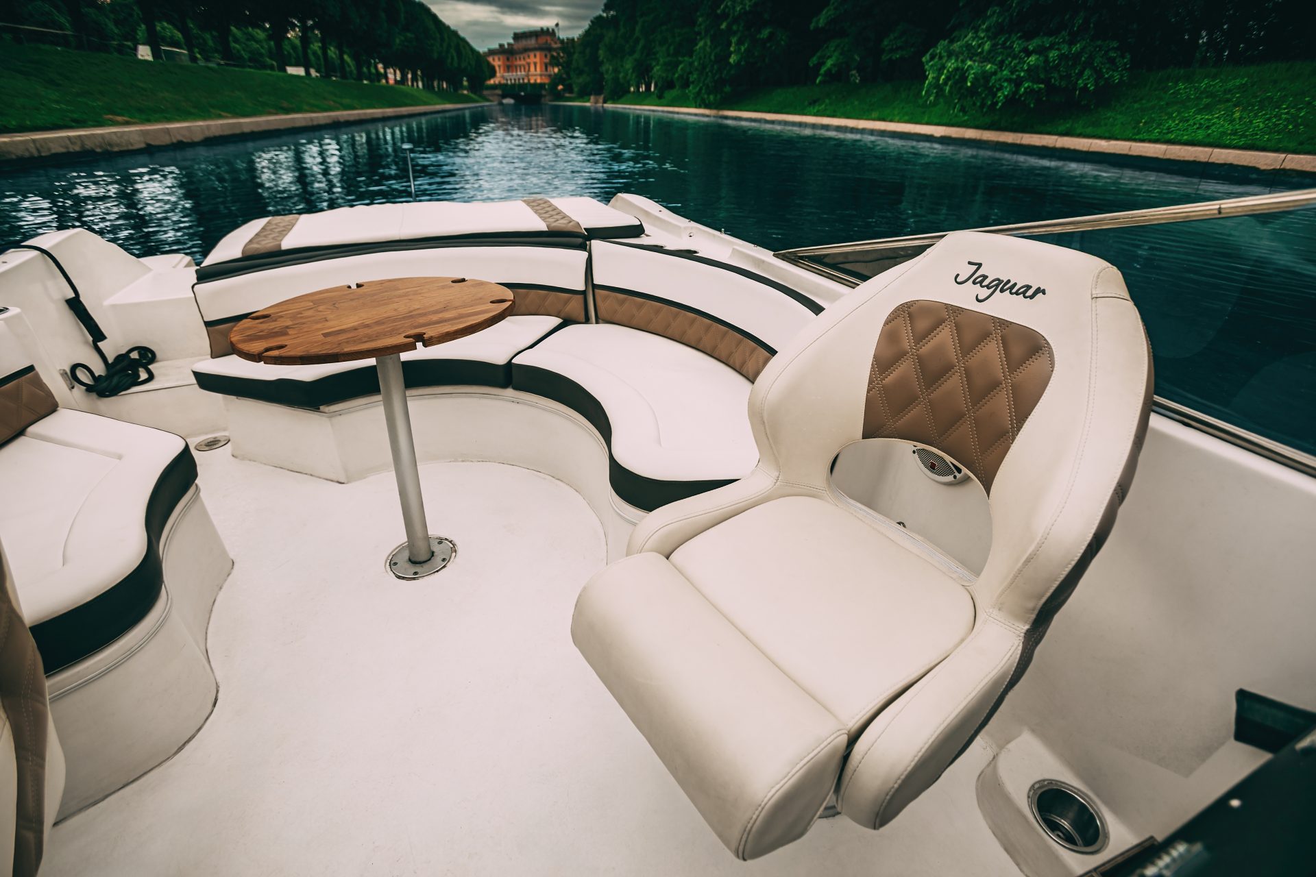 Катер Ягуар (скоростной катер СПб)