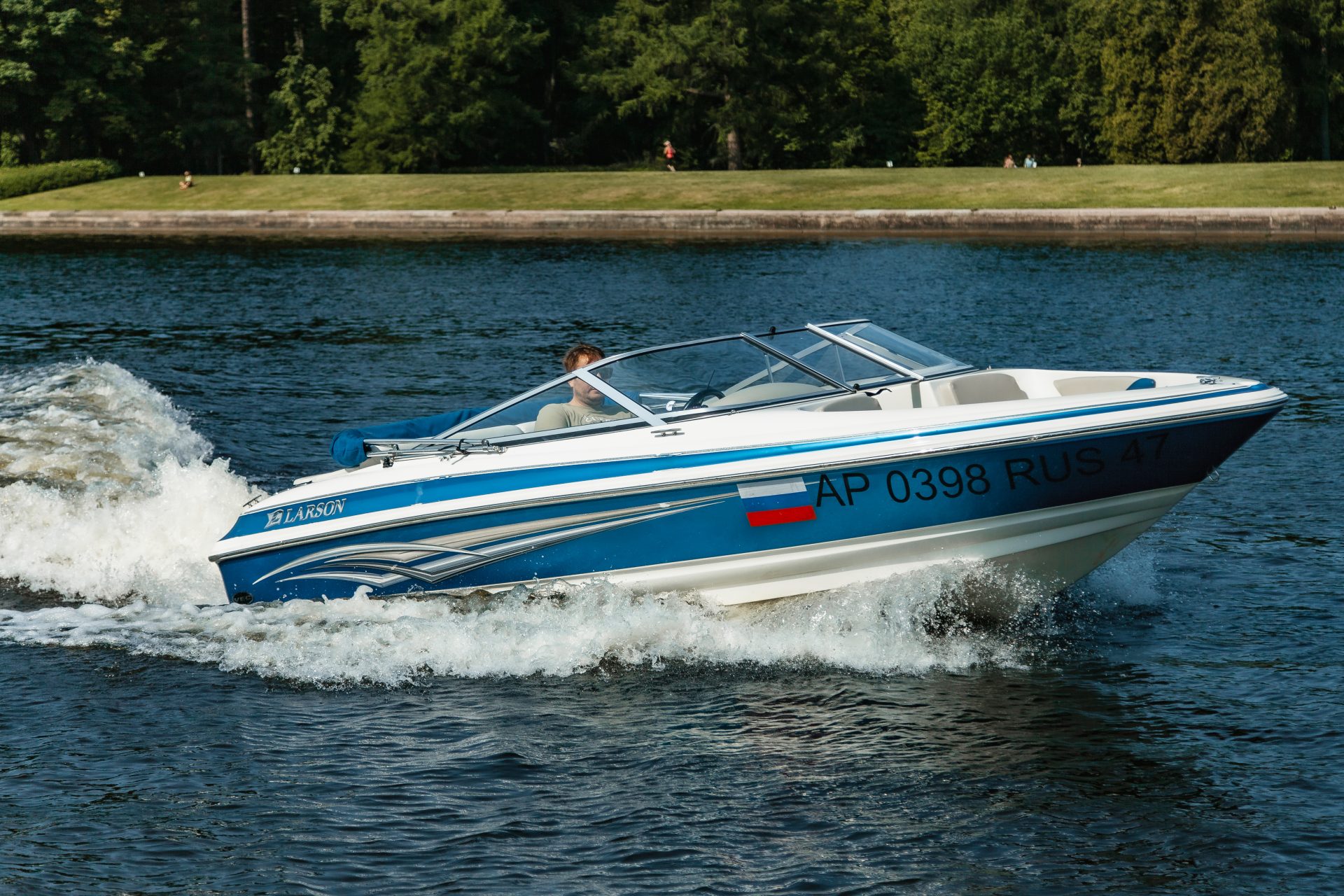 Катер Ларсон 180 (уютный и юркий)