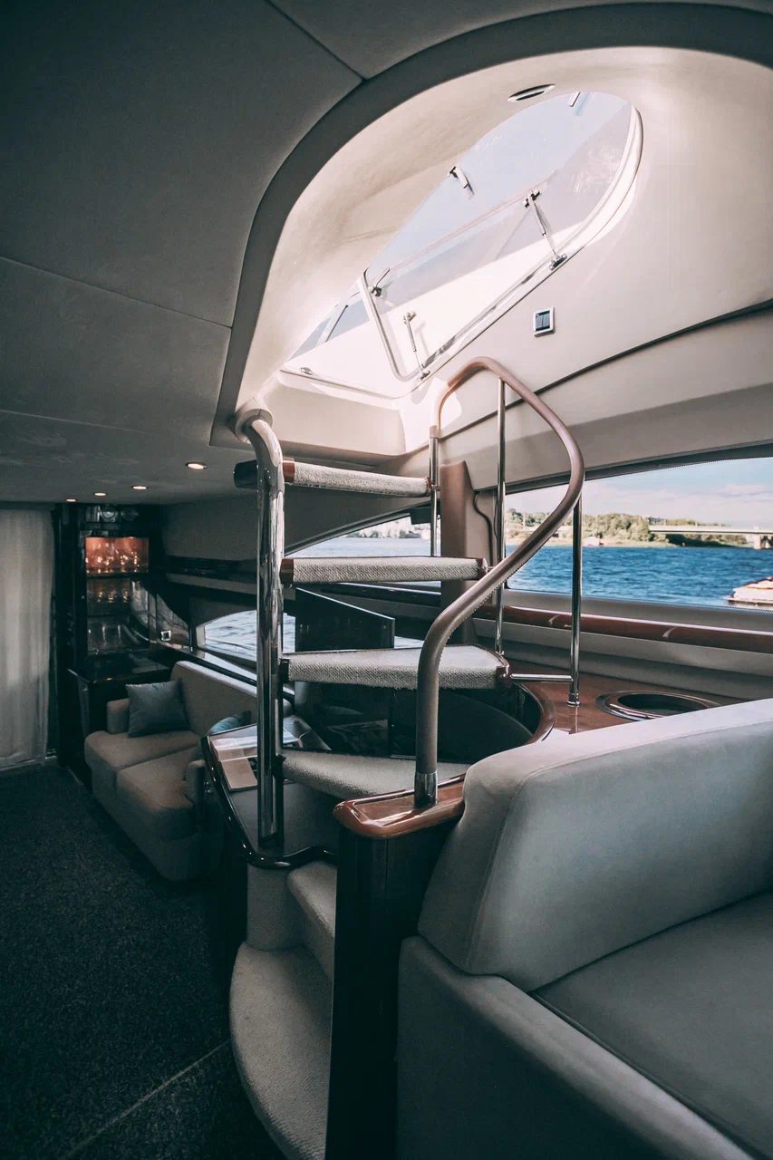 Яхта Princess 68 «Alina» (16 мест)