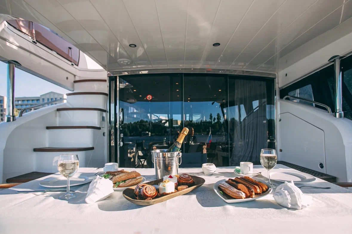 Яхта Princess 68 «Alina» (16 мест)