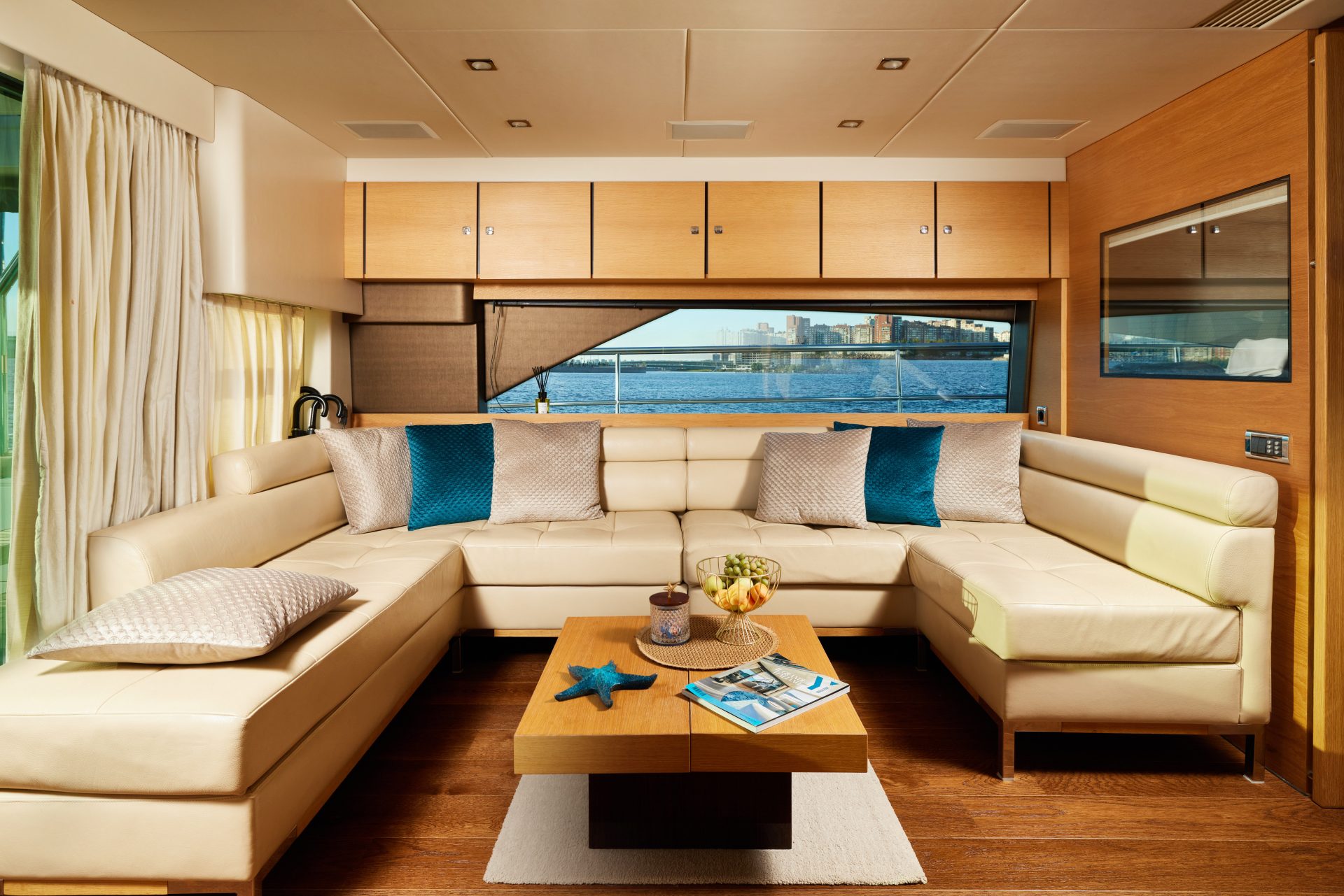 Яхта Fairline 65 «Санглара» (Luxury Flight)