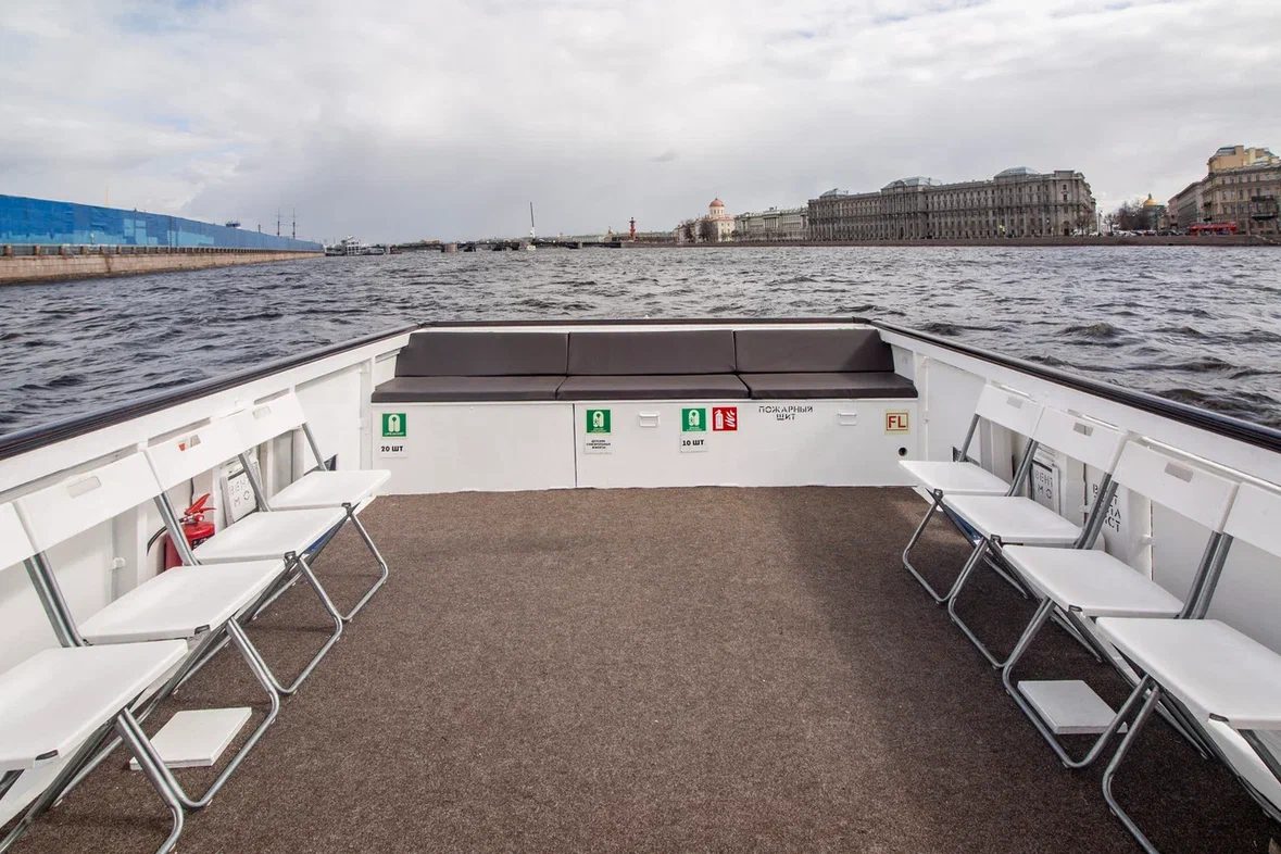 Катер Магеллан (просторный катер на 11 гостей)