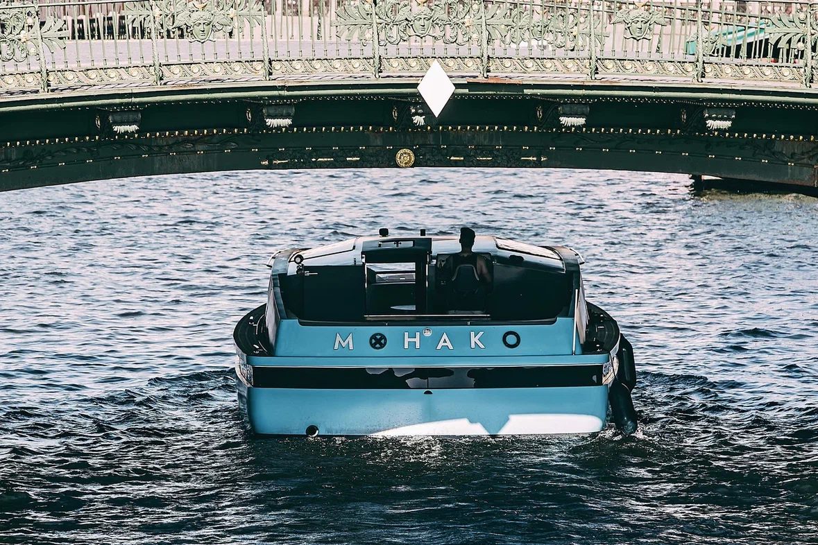 Яхта Monaco (дизайнерская Urban Yacht в центре)