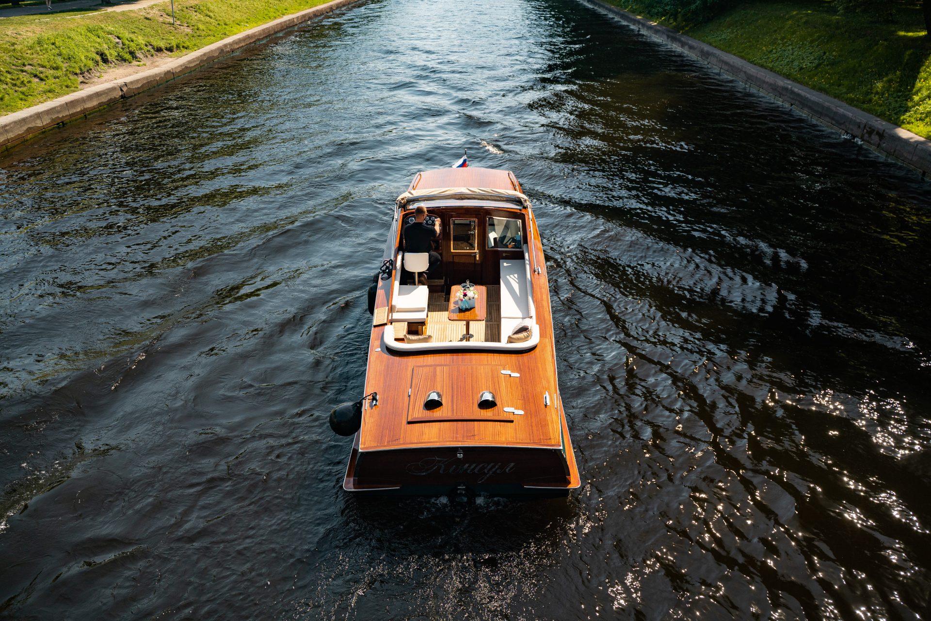 Катер Консул (венецианский катер с тёплым салоном)