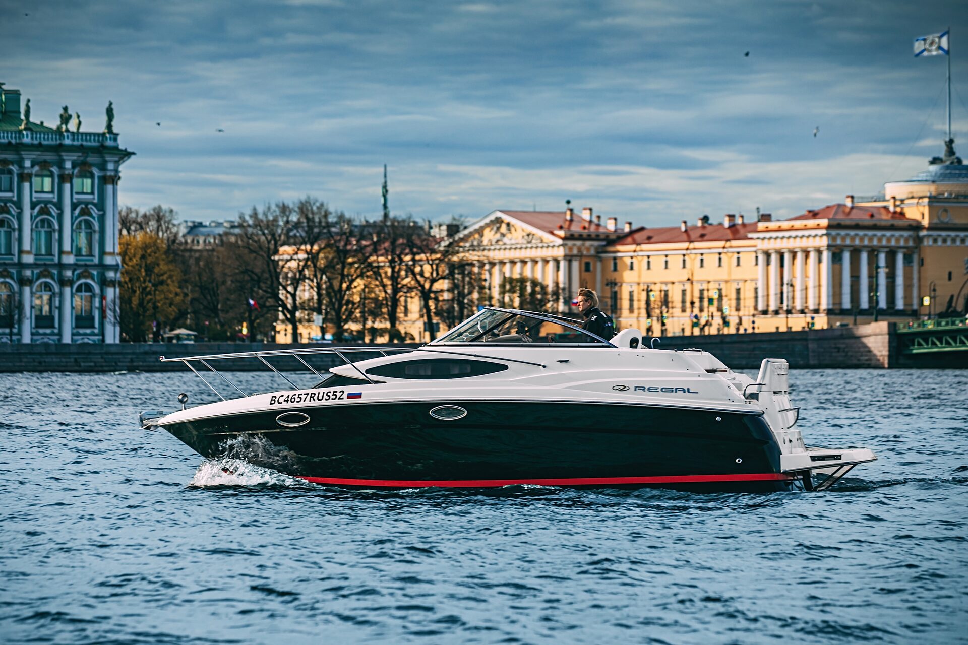 Катер Flash Royal