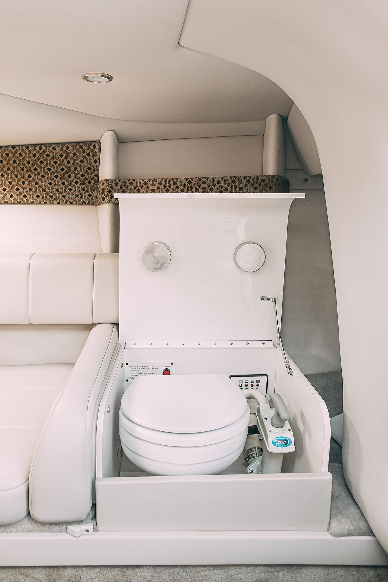 Катер Магнум